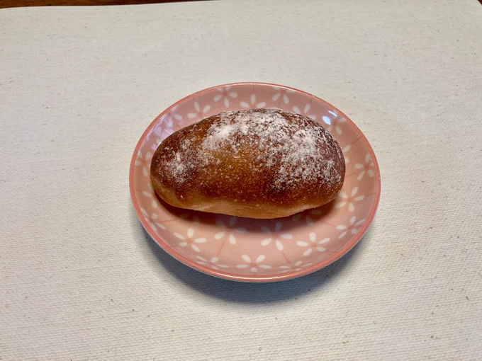 みんな!!かわいいパン見て!!(鴨肉とオリーブ入ってて美味しかった 