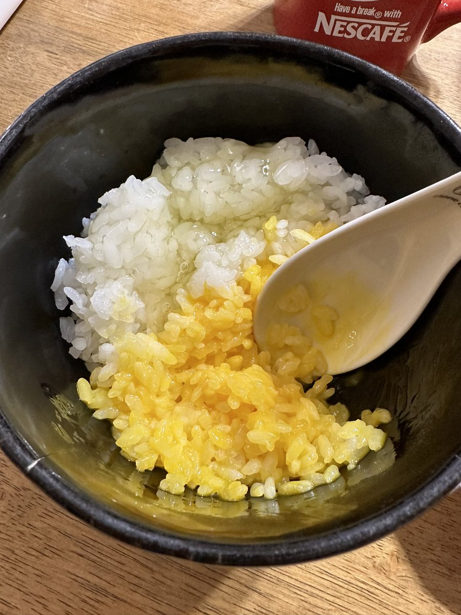 NaoSiwon106's tweet photo. 卵かけごはん🥚🍚
お醤油はかけずに
卵本来の味を楽しむ😋
#卵かけごはん
#いただきます
#TKG
#SSELECT
#恵みのたまご
#エスセレクト https://t.co/Ze2Vr5GNON