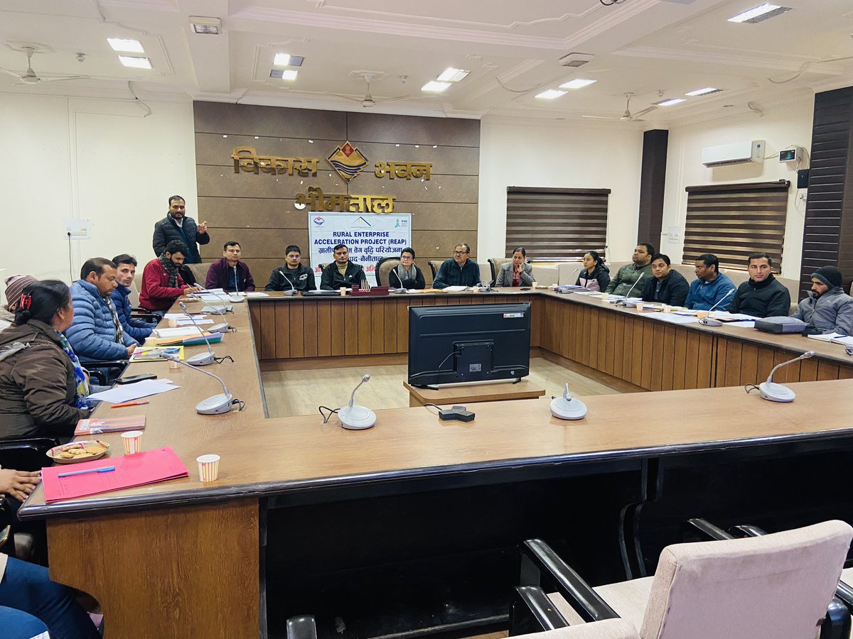 AtulChamoli007's tweet photo. REAP and NRLM staff meeting at Vikas Bhawan Bhimtal regarding Monthly Progress and Action plan of this month. Also briefing Sustainable business plan of Bhimtal Growth centre to REAP staff with APD ma’am. @REAPNainital @REAPUttarakhand https://t.co/Ao5WC5mtXL