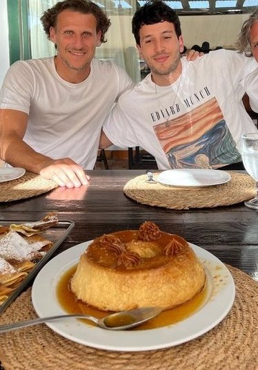 LauraSalz16's tweet photo. #ElllGritooooo 😱😱😱😱😱😱
De las pi !!
#Sebitas apareció en #Punta amorosoooooo mili pili 🤣
Mucho #Dulce, café, #jordan y fútbol ✌🙏⚽️🏆
#Munccchhh o tiempo perdido 🎃✌🚀🤣 https://t.co/HGd5uoydAQ