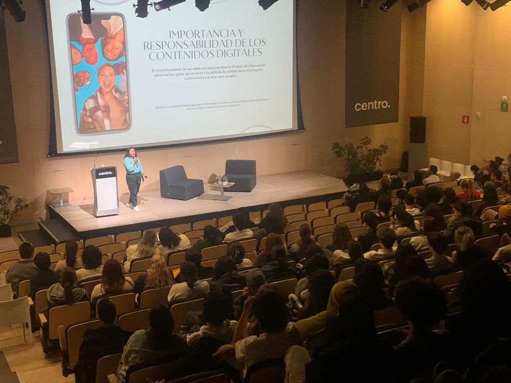 Agradecemos la participación del primer grupo de <a href="/centro_news/">CENTRO diseño | cine | televisión</a> a la conferencia “Redes sociales, violencia digital, noticias falsas, protección de datos personales” impartida por nuestra colaboradora <a href="/Ari_glr/">Arianne</a>.

Mañana nos vemos con el grupo 2, les esperamos con mucho entusiasmo.