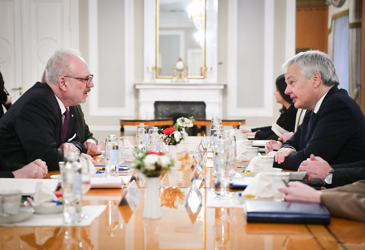 Rigas_pils's tweet photo. Valsts prezidents Egils Levits sarunā ar Eiropas Savienības tieslietu komisāru Didjē Reindersu: starptautiskajai sabiedrībai jābūt gatavai nodrošināt tiesiskumu un nepieļaut Krievijas nesodāmību.
🔗 https://t.co/8jDjVXN5Wb https://t.co/9LM9lsusV9