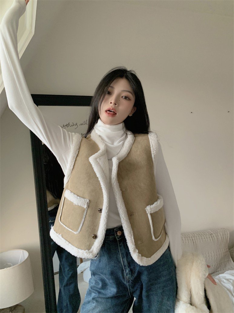 Wear_Blossom's tweet photo. [RT추첨]

🌸봄 사이드 양모 조끼🌸

가볍게 레이어드하기 좋�� 조끼 아우터에요!

테두리에 눈이 쌓인듯 흰색 양모 털 포인트가 톡톡튀는 매력으로 멋을 더해요🤍

아우터 안에 겹쳐 입어도 예쁘고 날 풀리면 단독으로 매치하기도 딱🔥

사이트https://t.co/9T0YiEP7Uq
블로그https://t.co/VgdNnlqjBy https://t.co/cgtU5U61Ke