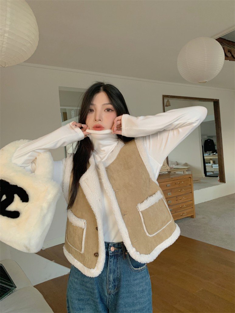 Wear_Blossom's tweet photo. [RT추첨]

🌸봄 사이드 양모 조끼🌸

가볍게 레이어드하기 좋�� 조끼 아우터에요!

테두리에 눈이 쌓인듯 흰색 양모 털 포인트가 톡톡튀는 매력으로 멋을 더해요🤍

아우터 안에 겹쳐 입어도 예쁘고 날 풀리면 단독으로 매치하기도 딱🔥

사이트https://t.co/9T0YiEP7Uq
블로그https://t.co/VgdNnlqjBy https://t.co/cgtU5U61Ke