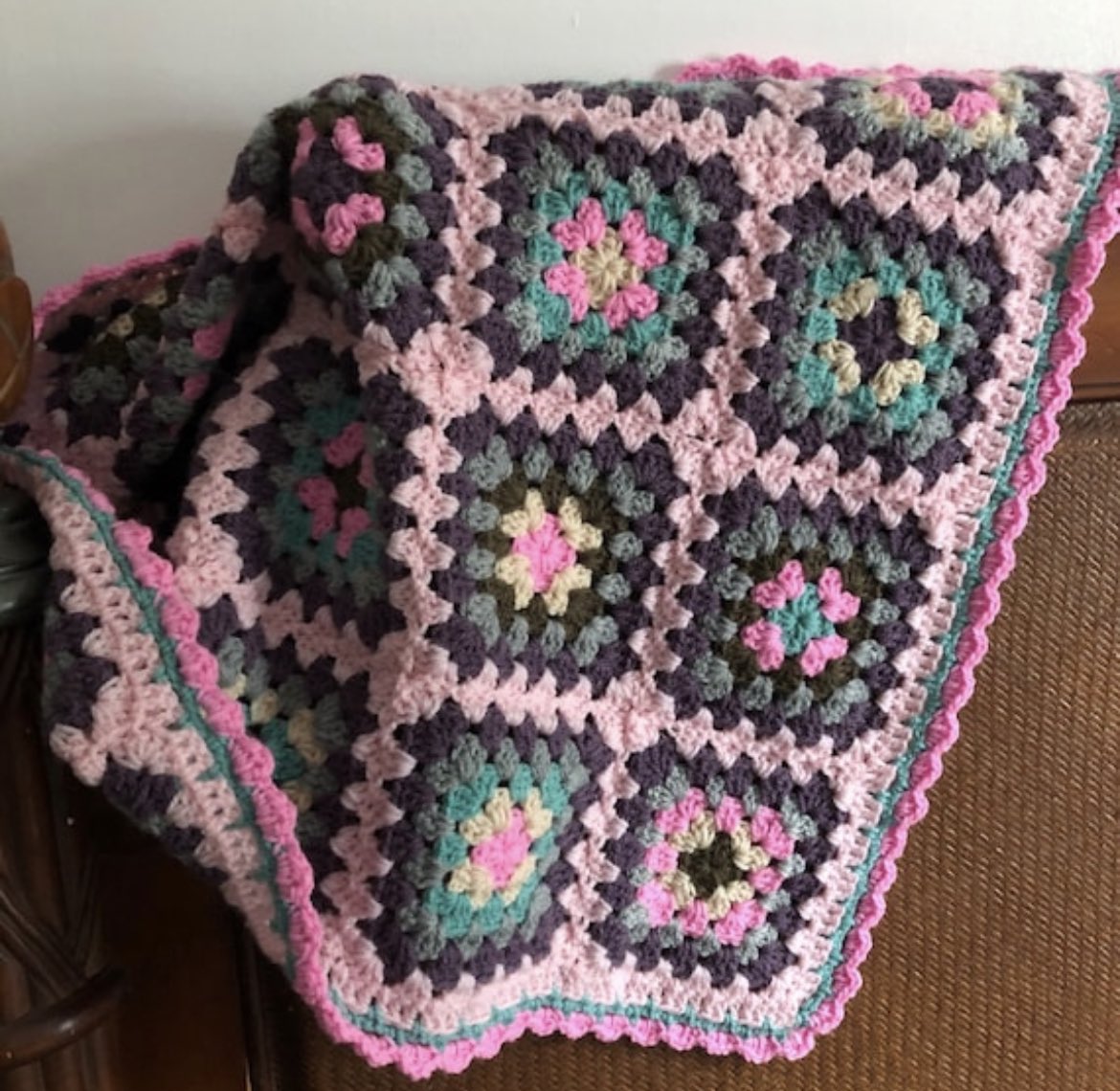 DDCrochetDesign's tweet photo. Handmade Traditional Pinks Crochet Granny Square Blanket #babypink #blanket #warm #varn #traditional #MHHSBD #earlybiz #shopindie #wip #grannysquare #handmade #crochetgift #beautiful #babyset #afghan https://t.co/So33uqMGVI https://t.co/5WHsQOsb5o