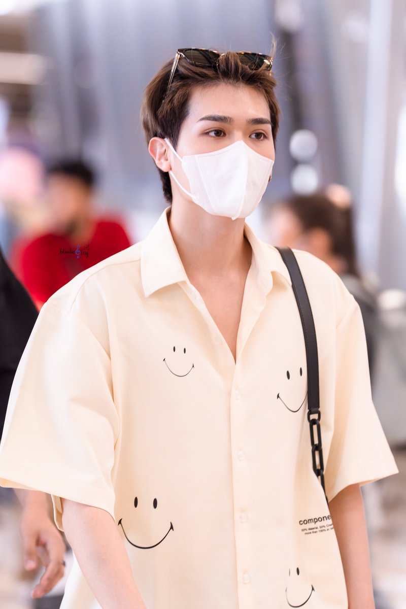 bluebosley's tweet photo. เดินมาแบบหล่อ!!! หล่อตะโกนนนร

@peatwasu #Peatwasu #CaptainPeat  #LoveinTheAirinVietnam https://t.co/jc1IVu8kt8