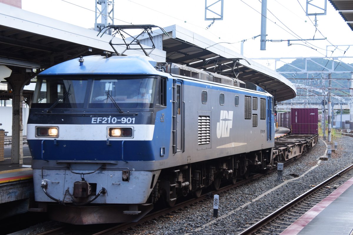 kuhane130's tweet photo. 今日は、EF210の日らしいので、現在では、撮影できない旧塗装時代のEF210を掲載。
#EF210の日 #EF210901 #EF21012 #EF2103 #EF210113
#EF210 https://t.co/IV0XlupVg4