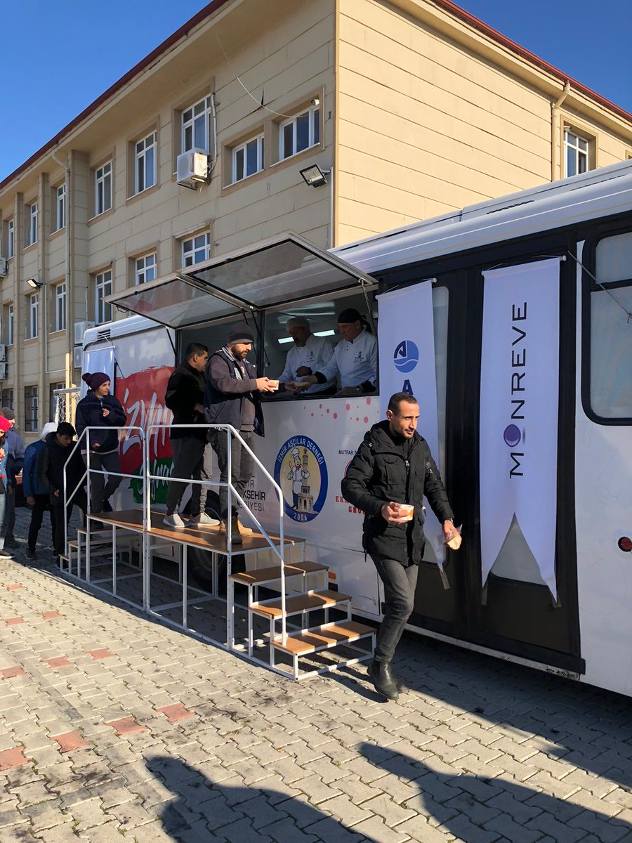 Sıcak çorba dağıtımımız başladı...