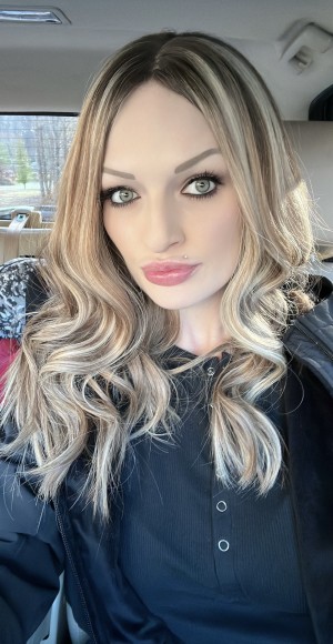 UniwigsC's tweet image. &quot;I can’t say enough good things about Morgan. From the moment I took her out of the box I loved her. &quot; 
Thank you for this glowing review, Danielle!
bit.ly/3jTQ5ip
#uniwigs #wigs #thinhairsolutions #hairstyles #wigreviews #hairloss #hairlosssolutions