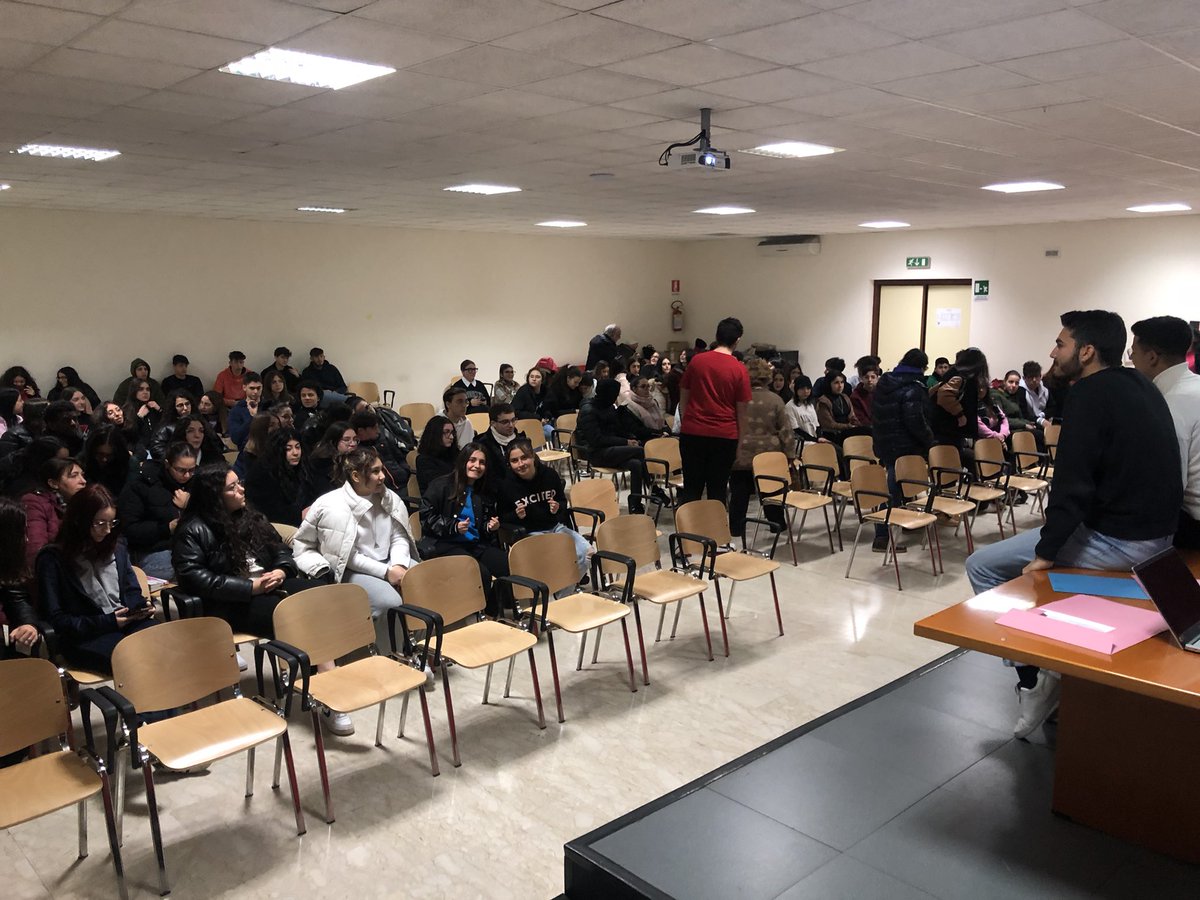 davide_dormino's tweet image. I am in Sicily, in Palermo in front of 150 students aged 16-17-18 talking about Julian #Assange and @AnythingtoSay_ If you don&apos;t talk to those who have the age to change the world, you fail. @OurVoiceIT
