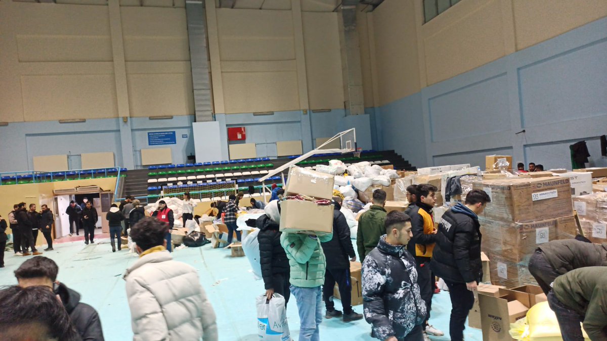 Çok değil  10 gün sonra bugün cansipare savundugunuz ve parlatmaya çalıştığınız fenomen sanatçı vs orada olamayacak lakin bugün kötülemek adına yerin dibine sokmaya çalıştığınız devlet ise orada olacak ilk günden beri enkaz üzerinde tepiniyorsunuz yazık ahlakınıza vicdanınıza..