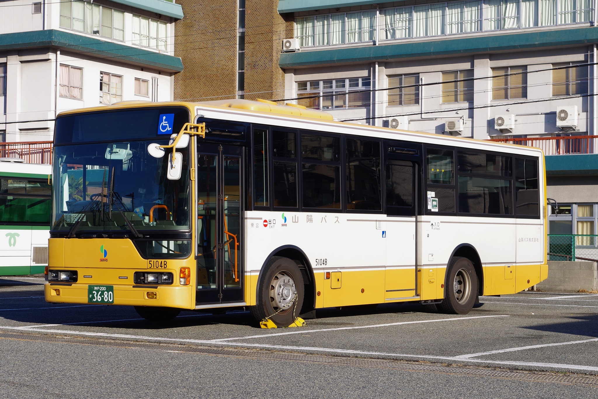 バズ F_IXdP-aYAASW0y.jpg