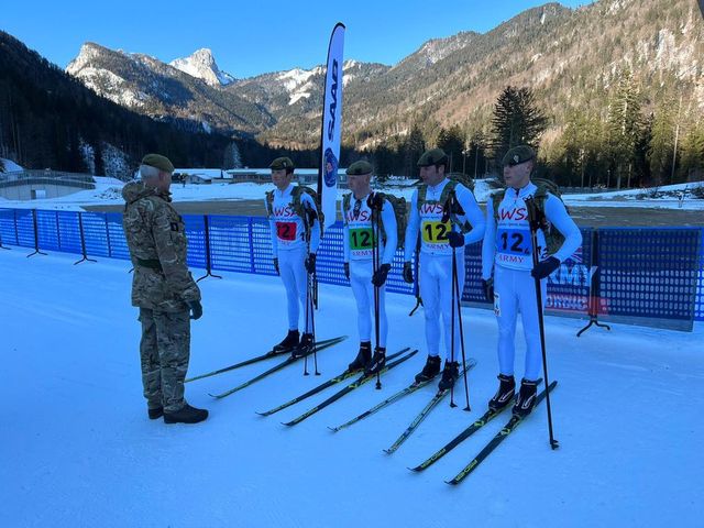 Yesterday morning the Colonel of the Regiment, Lt Gen Cave CB, visited Ruhpolding in Germany to inspect the Mercian team before the Patrol Competition. #StandFirmStrikeHard 💪