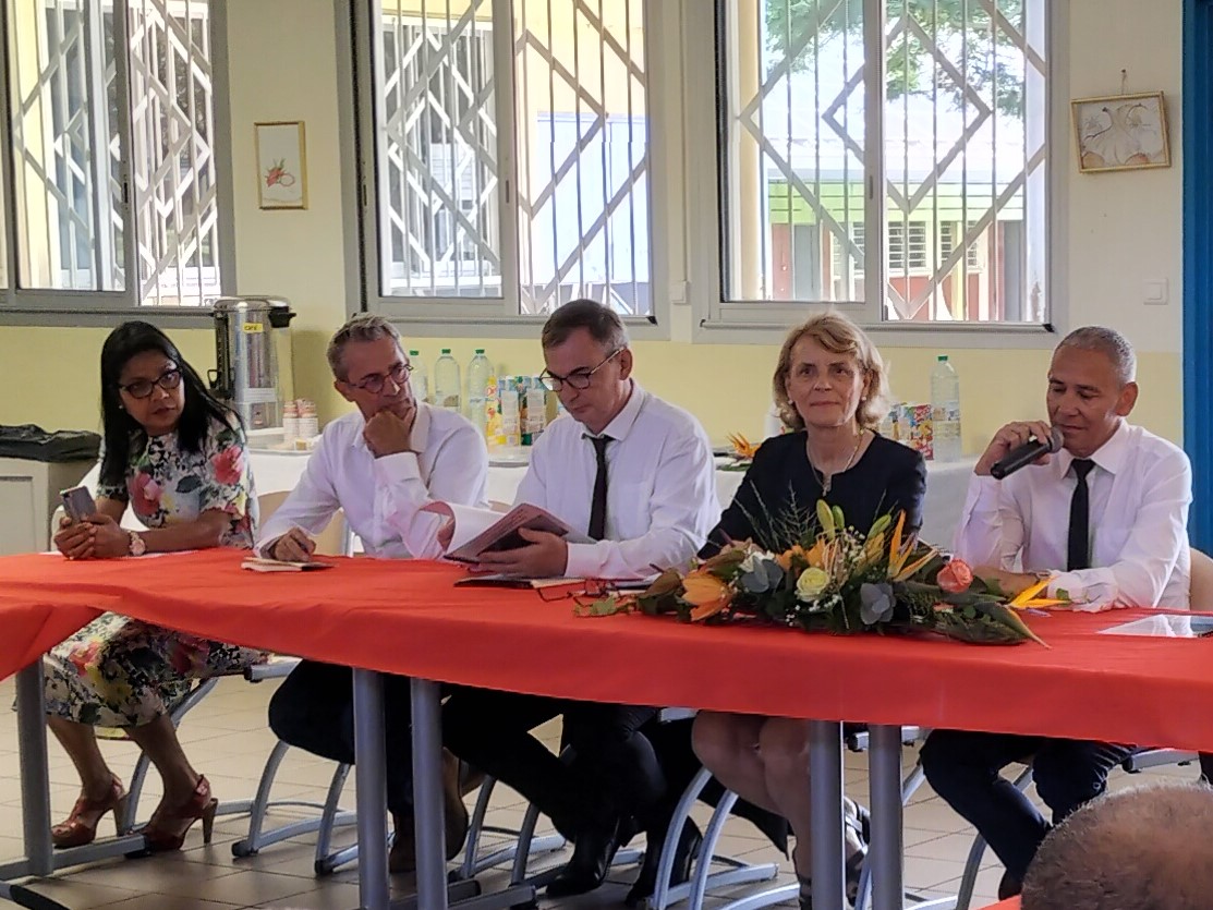 IRSAM_asso's tweet photo. [La Réunion][La Ressource][Loi 11 février 2005]
Une table ronde sur l'inclusion au Collège Cambuston de Saint-André a eu lieu a l'occasion de l'anniversaire de la loi pour l'égalité des droits des personnes handicapées. 
#ecoleinclusive #surdite #capejs #inclusion https://t.co/p2j3EIkkld