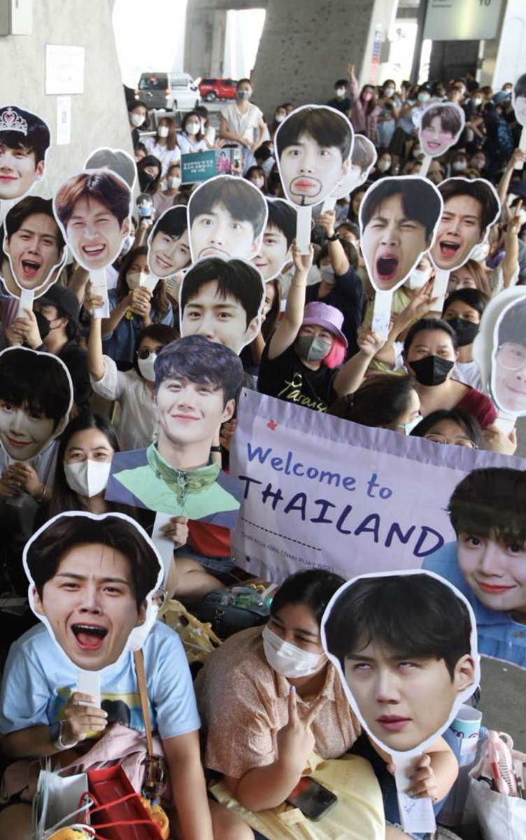 Liberate_th's tweet photo. อดหัวเราะไม่ได้จริงๆ แต่ละรูป 5555+ 🤣🤣🤣  (ขออนุญาตเจ้าของภาพนะคะ) 

#WelcomeKimSeonhoBackHome
#WelcomeKimseonhoToThailand
#김선호
#คิมซอนโฮ
#KimSeonHo https://t.co/ywxcwnPGZp