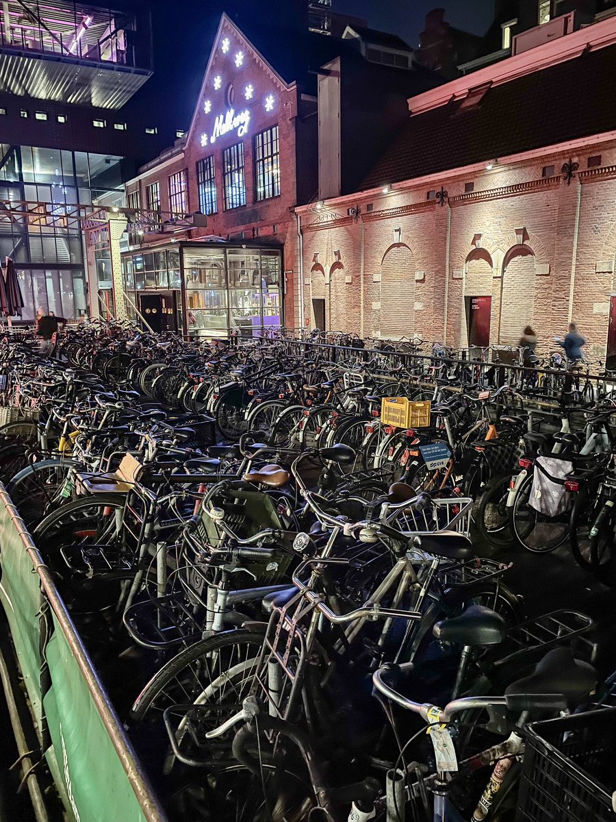 modacitylife's tweet photo. Last night’s @FirstAidKitBand gig was simply out-of-this-world.
It was also a cogent reminder that in most cities, hectares of space would be required to provide enough parking for an event of this size.
Meanwhile in Amsterdam, it fits on a single canal barge outside the venue. https://t.co/4O5N1shiIV