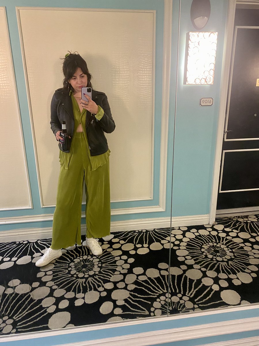 sahexy's tweet photo. las vegas hotel pic https://t.co/y9ZDr2Pv16