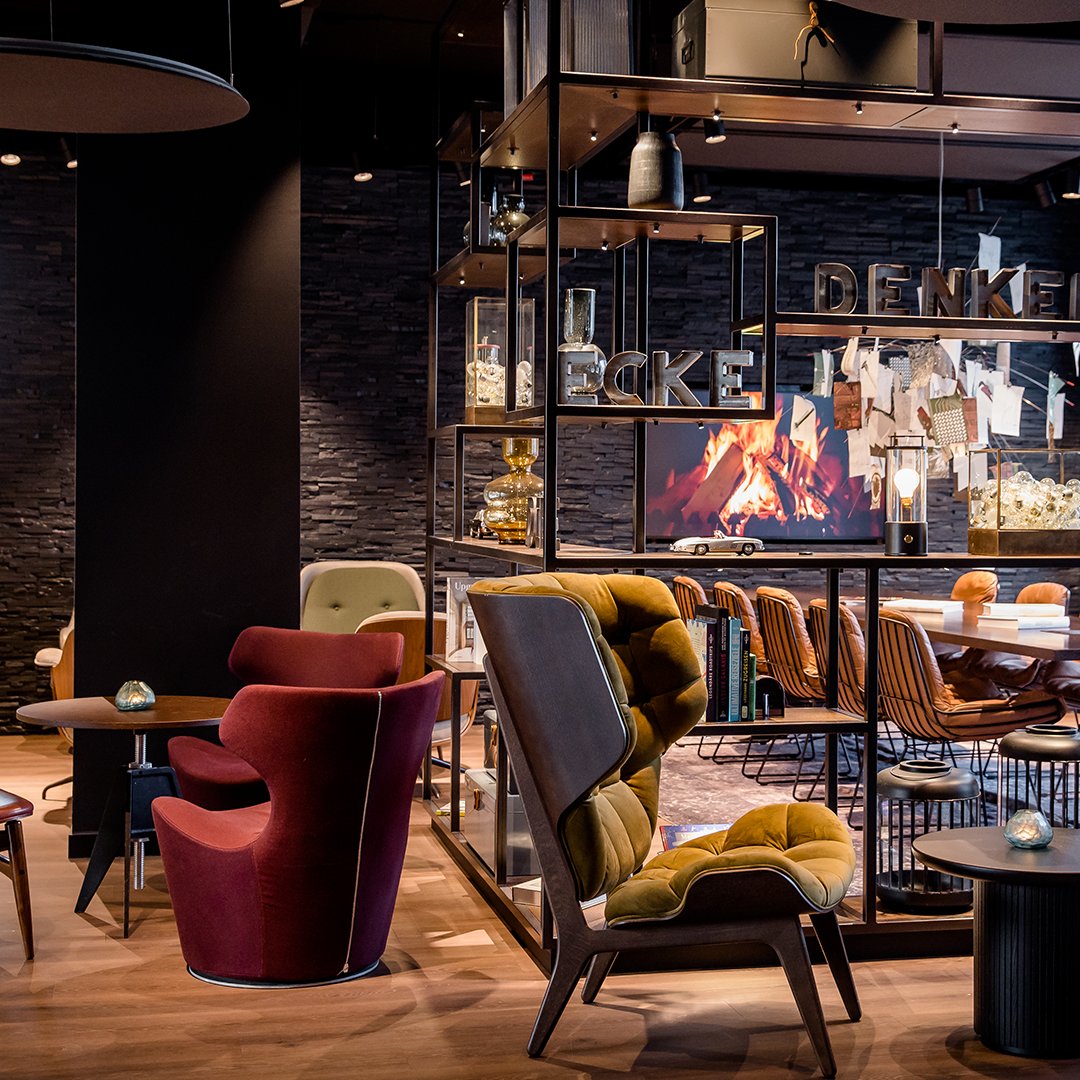 From now on you will find our #MotelOne #Stuttgart under a new name: Motel One Stuttgart-Feuerbach ➡️ lzp.li/CsUC

But it's not only a new name, but also a new #design that awaits you on your next visit. How do you like the new look?