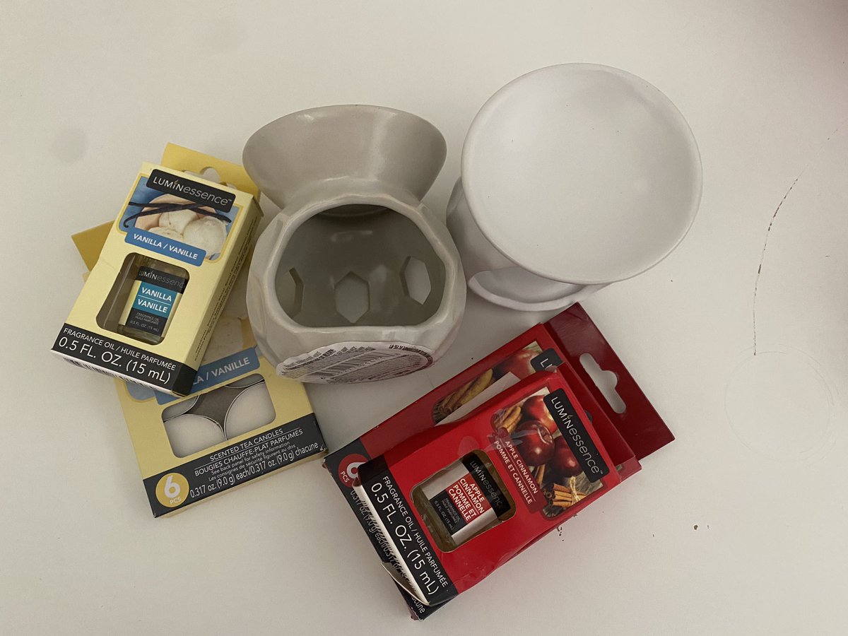 This weekend treat yourself at home with these amazing products. Foot peel D300, Hyaluronicq acid (good antioxidant) D300. Burner ( comes with 4 candles and 1 essential oil) D850.