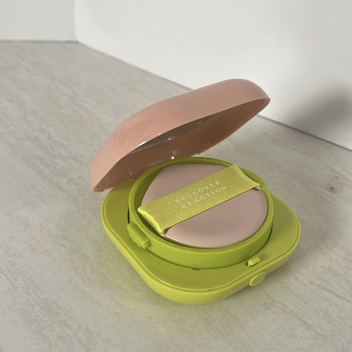 cinta banget sama complexion yang flawless, lightweight dan finishnya satin gini, jujur aku bucin sama cushionnya ini sampe ngestock banyak! <3

Rollover Reaction: PLUMP Cushion, full review is here! #WEGOTYOUCOVERED