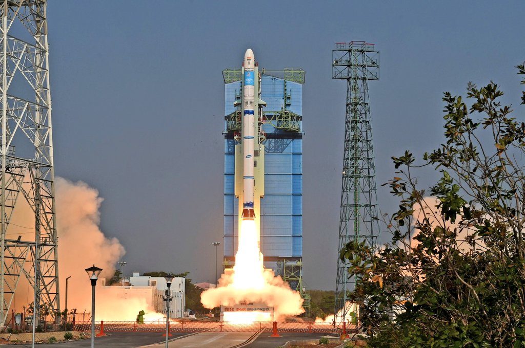 anshumaanps's tweet photo. SSLV-D2/EOS-07 Mission is accomplished successfully. 

SSLV-D2 placed EOS-07, Janus-1, and AzaadiSAT-2 into their intended orbits.

#SSLVD2 #SSLV #ISROMissions #ISRO https://t.co/ukfBzLfYIg