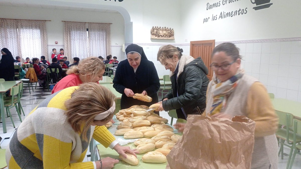 sjosemalaga's tweet photo. DESAYUNO SOLIDARIO
Todo listo para que nuestros niños tomen el desayuno  con el que colaboran con Manos Unidas.
#tejiendocorazones de solidaridad https://t.co/9b5LILnPpt