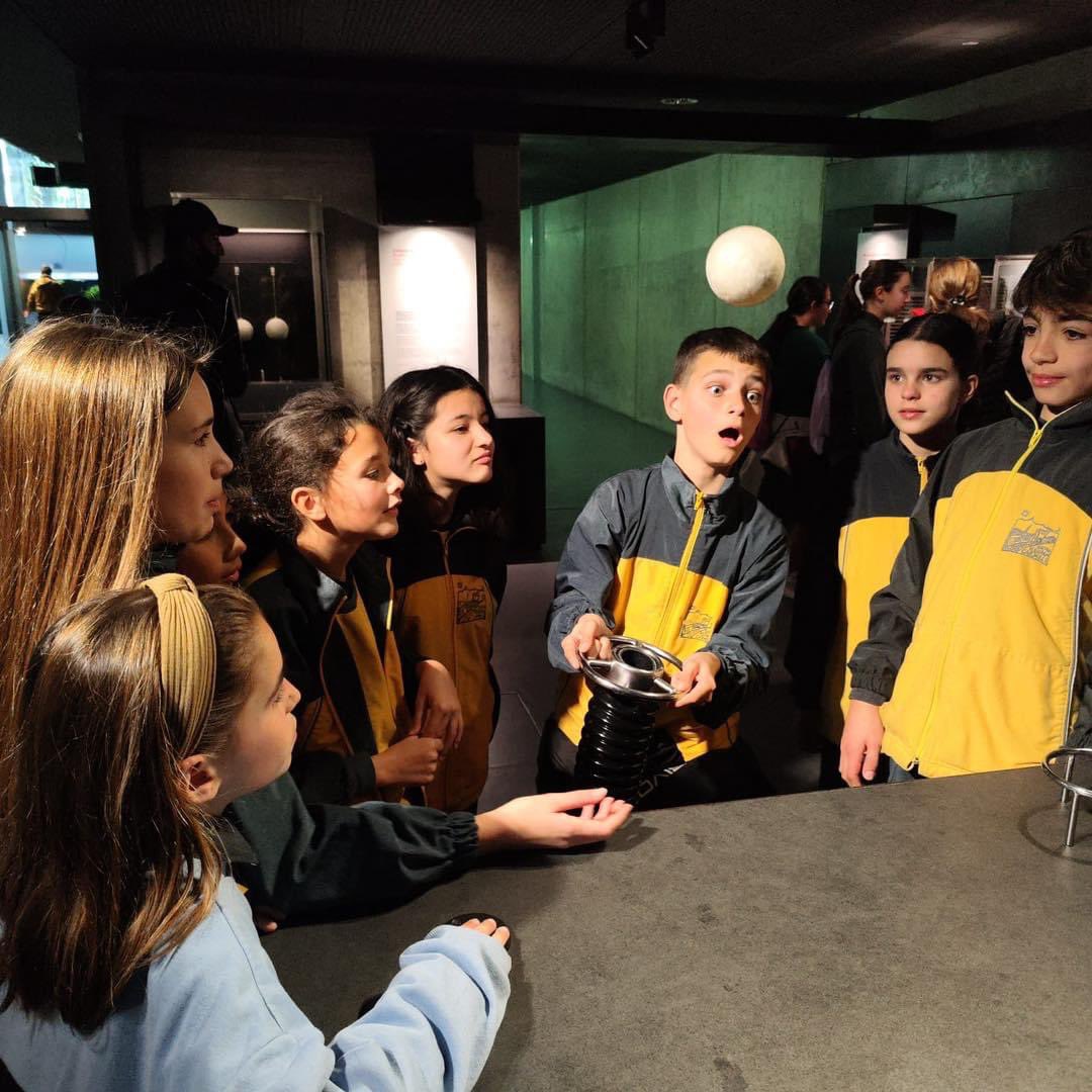 escreginahorta's tweet photo. Els alumnes d’EP6 han visitat el @CosmoCaixa amb l’objectiu d’ampliar i completar els seus aprenentatges sobre astronomia.Un magnífic viatge pel cosmos! #elreginacreixambtu #ensagradalaciència #ExploraRegina https://t.co/nRHk1enlLj https://t.co/GXOSG1Lvbd