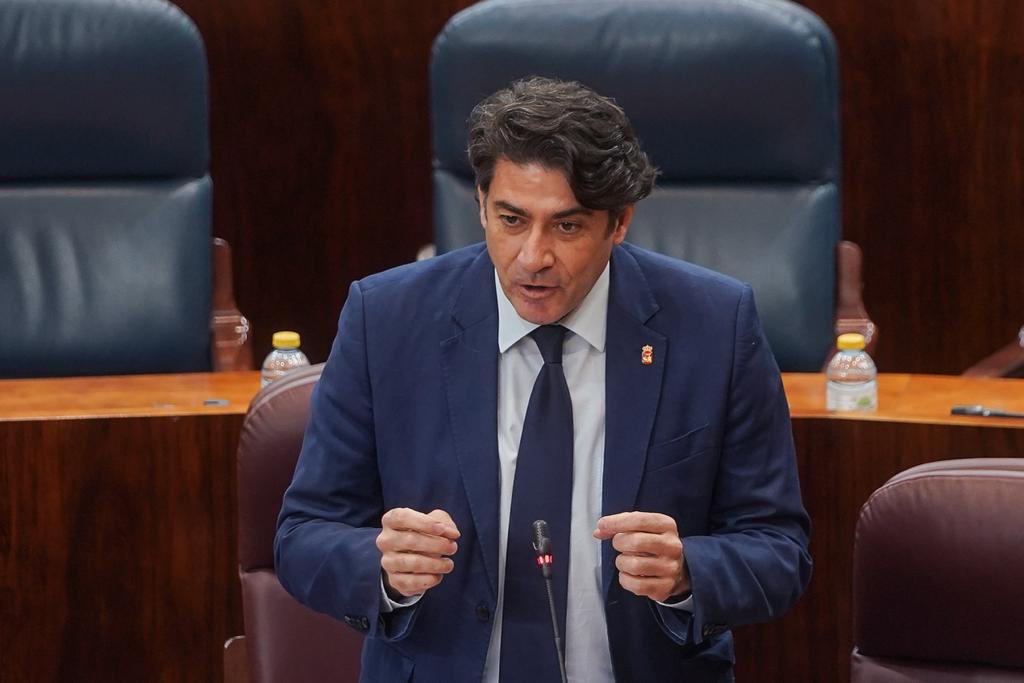 Es tan indefendible el abandono de Cercanías en Madrid, que la izquierda ha renunciado a defenderlo y ahora trata de engañar a la gente diciendo que es competencia de <a href="/ComunidadMadrid/">Comunidad de Madrid</a>. Tremendo ejemplo de la peor gestión y la peor política. #CercaníasAverías <a href="/ppmadrid/">PP Comunidad de Madrid</a> <a href="/PPAsamblea/">PP Asamblea de Madrid</a>