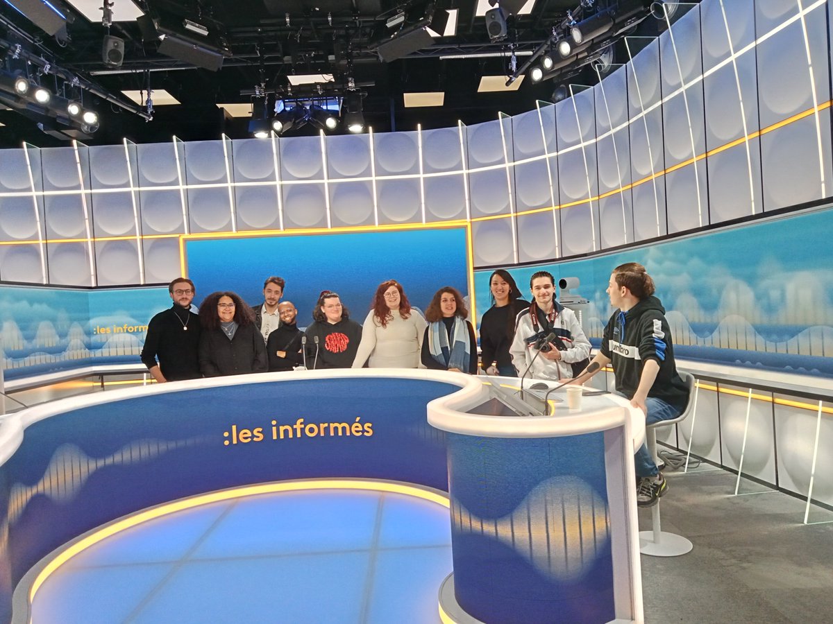 UNmissionlocale's tweet photo. 🎙 Le #Labexpression des jeunes à @radiofrance  
👉 Retour en images sur ces rencontres riches en échanges qui ont eu lieu les 1er et 2 février : https://t.co/3qwxxdMyTG
Un grand merci aux représentants du #ProgrammeEgalité360 pour leur accueil ! @journalyste 
@louisetourret https://t.co/3ssSkelYs8