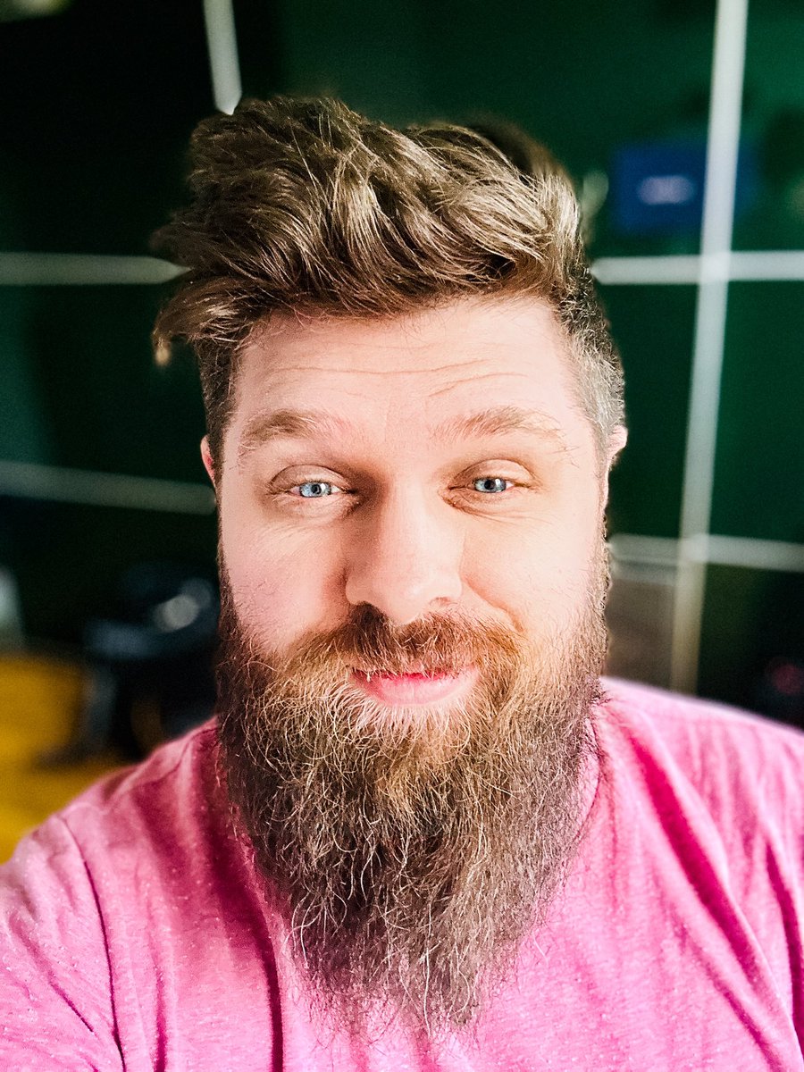 SebastianComsa's tweet image. Good morning, it’s Friday and weekend is almost here! #beard #Bears #beardsmen #scruff #TGIF #beardgang #bear