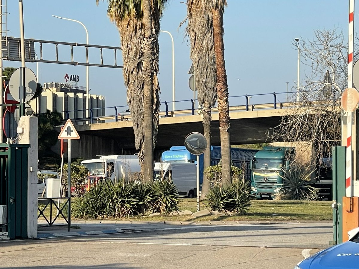 ‼️‼️MAMBOOOOO‼️‼️
📣Dia5: No ens rendirem. No podreu amb totes juntes!! 

No podràn res davant d’un port unit, alegre i combatiu!🔥🔥🔥

Serem noticia? <a href="/TV3ccma/">TV3cat</a> <a href="/tv3cat/">TV3 és ara @Som3Cat</a> <a href="/SERCatalunya/">SER CATALUNYA</a> <a href="/rac1/">RAC1</a> <a href="/CatalunyaRadio/">Catalunya Ràdio</a> voleu informació?