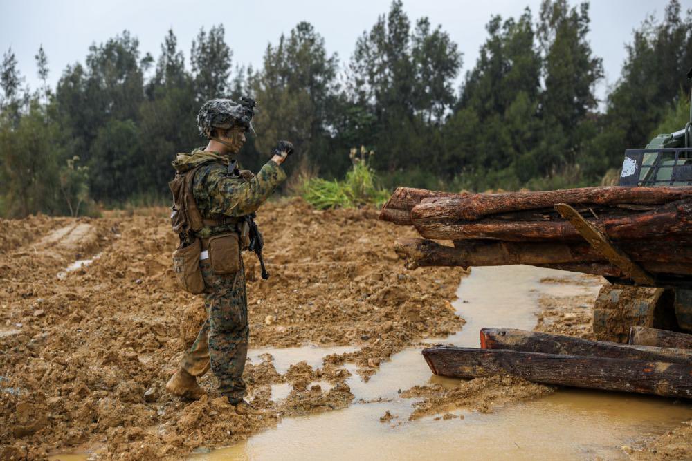 Marines with 9th Engineer Support Battalion construct a non standard foot bridge to cross a water obstacle during a Marine Corps Combat Readiness Evaluation, Central Training Area, Okinawa, Japan, Feb. 6, 2023.
#USMC #FightNow #engineers