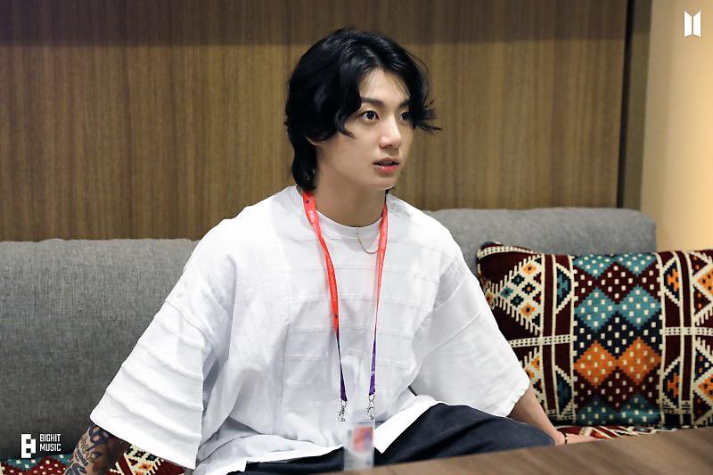 ARAB5_ARMY's tweet photo. تحديث مدونة بانقتان عبر naver بصور لـ جونقكوك خلف كواليس رحلته لقطر وتصويره الفيديو الموسيقي لأغنية Dreamers وأدائه في كأس العالم - 4

-iv https://t.co/MvIVADsylF