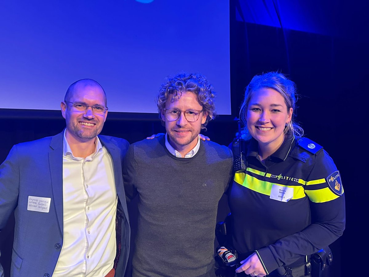 r_ijsselstijn's tweet photo. Een mooie veiligheidsconferentie Zuidplas. Met inwoners, ondernemers, stakeholders en veiligheidspartners in gesprek over veiligheid. De overheid kan het immers niet alleen. Dank aan onze gasten Ewout Genemans en Jeroen van den Broek. Op naar vervolgsessies! #veiligheid https://t.co/o37fw5tRjI