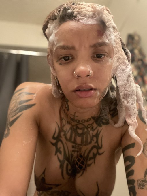 When you gotta get out cause the song ain&rsquo;t hittin 🚿 #nsanejane #nofilterneeded https://t.co/ptT8kfs<a href="/tag/nofilterneeded"class="tags"><span>#nofilterneeded</span></a><a href="/tag/nsanejane"class="tags"><span>#nsanejane</span></a>