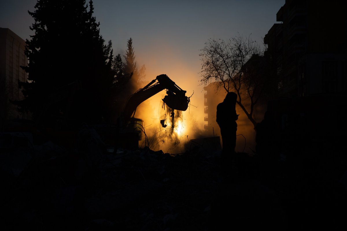 kjmcconville's tweet photo. The rescue effort here in Adiyaman is turning into a recovery mission, as hopes fade of finding survivors of the #earthquakeinturkey. Meanwhile the survivors, homeless and cold, await help. @Concern is here. Support our response: @concernwwus @ConcernNI @ConcernUK @ConcernKorea https://t.co/UufFksoP39