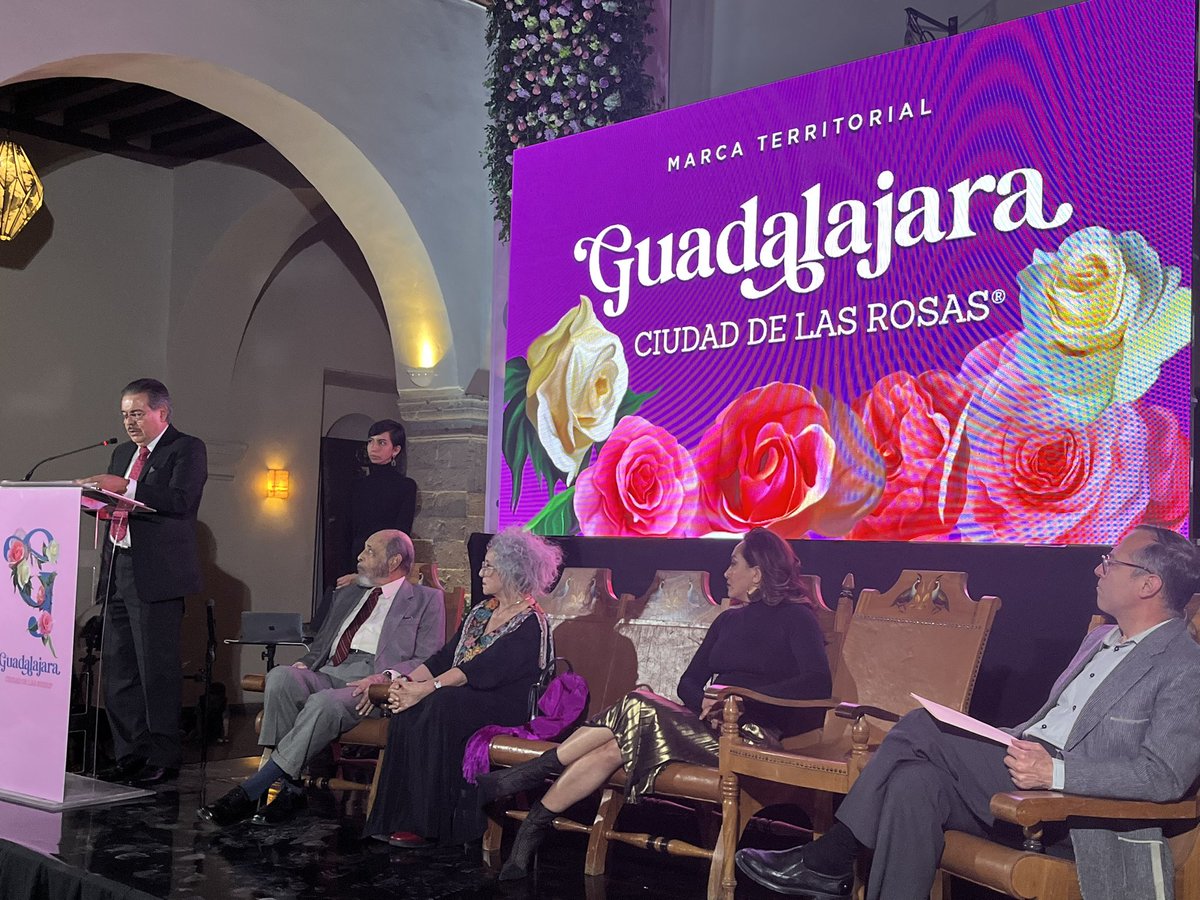 brainingjv's tweet photo. Felicidades por este gran logro a Luis Enrique Reynoso Vilches @VilchesSBC se está haciendo historia para nuestra hermosa ciudad, será un gran orgullo para todos los tapatíos…”Guadalajara Ciudad de las Rosas” marca territorial #guadalajara #ciudaddelasrosas #marcaterritorial https://t.co/75O1jvowTV