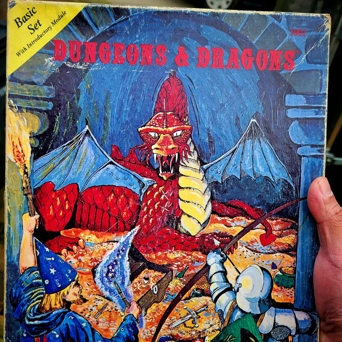 ian_wize's tweet photo. I'm actually quite excited about scoring this...

Dungeons &amp; Dragons
Holmes Basic Set
published 1977

#dnd #dndbasicset #dndholmesbasic #holmesbasic #dungeonsanddragons #TTRPGs #ttrpg #rpg #vintagerpg https://t.co/0z1jeUjXgk