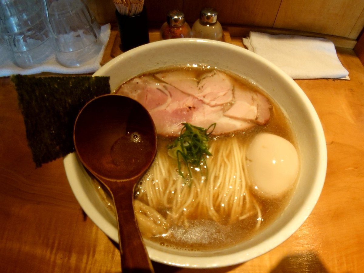 こういうラーメン日和は普段並んでいる店が並ばず入れるから素敵だ✨