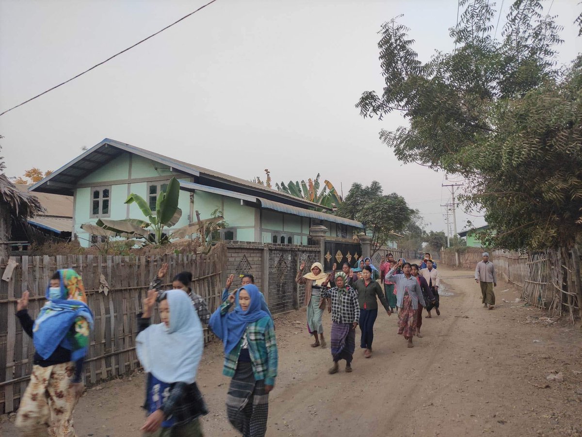 spring_2021's tweet photo. Locals from Northern Yinmarpin Tsp marched on the streets to protest against military dictatorship.

#WarCrimesOfJunta
#2023Feb10Coup
#WhatsHappeningInMyanmar https://t.co/4d6MrBOvF8