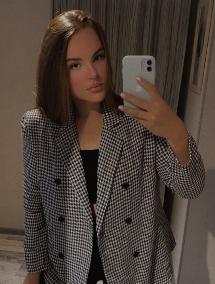 Hello everyone, 🫶🏻I haven't drawn for a long time and I haven't been here.

broken arm and recovery period, severely crippled my work life

hope to be back soon

How are you?❤️