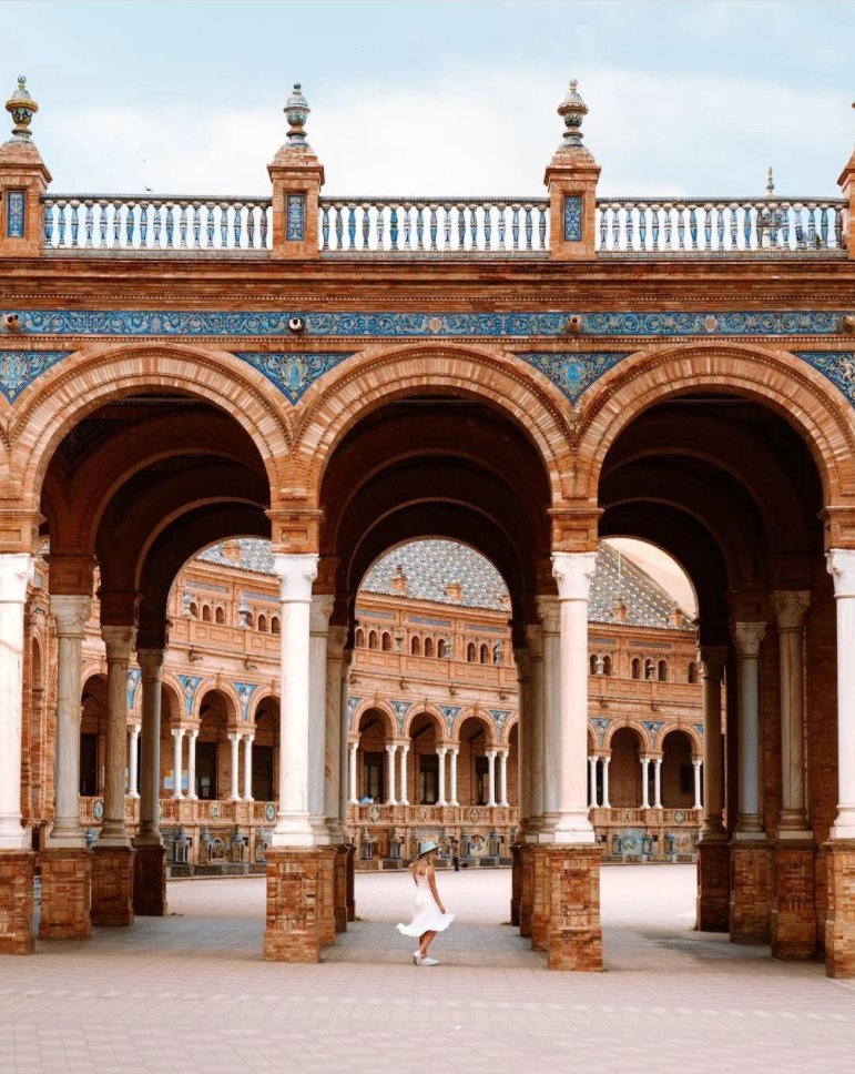 BellamyAndrew4's tweet photo. Welcome to Sevilla! ✨ If you haven't been here yet, you really have to see Plaza de España. 😍 Enjoy the first sun rays of the day at one of the most famous squares in Europe. https://t.co/IGOKfQ03C6