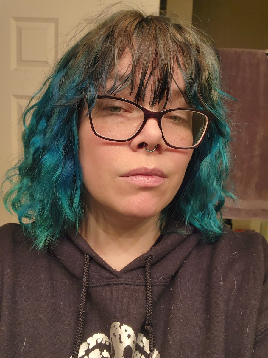 GbrielLives's tweet photo. A lovely mix of blues and greens but omg why didn't my bangs take the color?? #HairColorDay https://t.co/MCIMEE4ZOk
