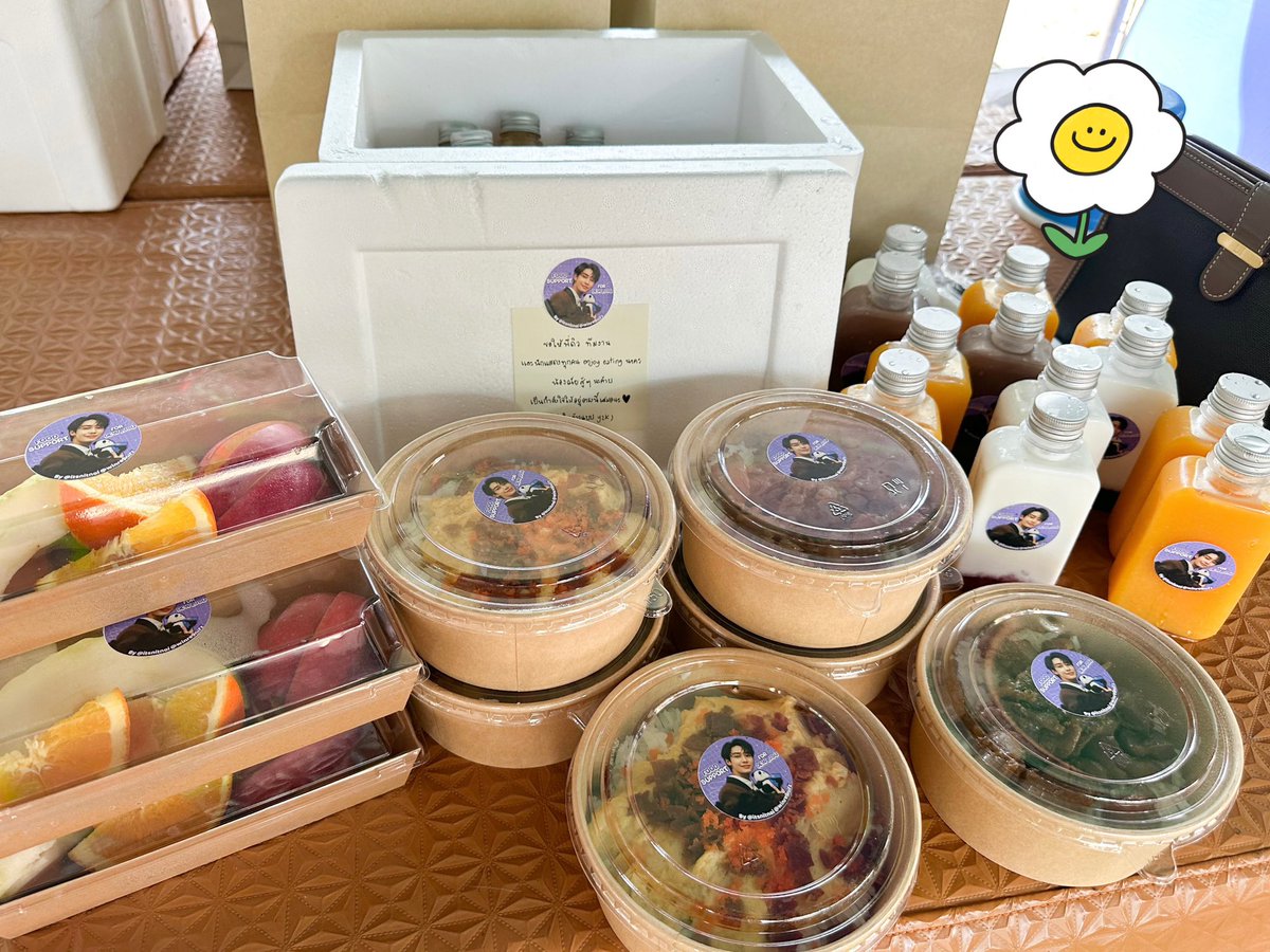 Dewjsu_club's tweet photo. มื้ออาหารแสนอร่อย พร้อมผลไม้และเครื่องดื่มเย็นๆ เพิ่มความ fresh ในวันนี้ เป็นกำลังใจให้เจ้าสำนักคนเก่งนะค้าบ 😋🍽️

Thank you @itsnitnoi ,@winregnifz for food support today 🤎

#MasterDewCuisine 
#dew_jsu https://t.co/Izkqghtr3B