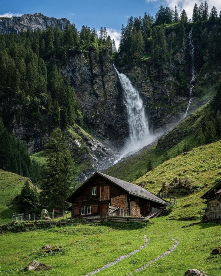 BellamyAndrew4's tweet photo. @anadsse5543 🌿 Switzerland is the paradise on Earth…
🌿 Have you been there?
- Mürren
- Gimmelwald 
- Lake Seealpsee
- Waterfall in Uri
- Lake Klöntalersee
- Allmendhubel
- Seerenbachfalls
- Old Town of Brienz
- Lauterbrunnen
- Wengen View to Lauterbrunnen
see more: https://t.co/LyaJFLXwWY https://t.co/A60DaY456v