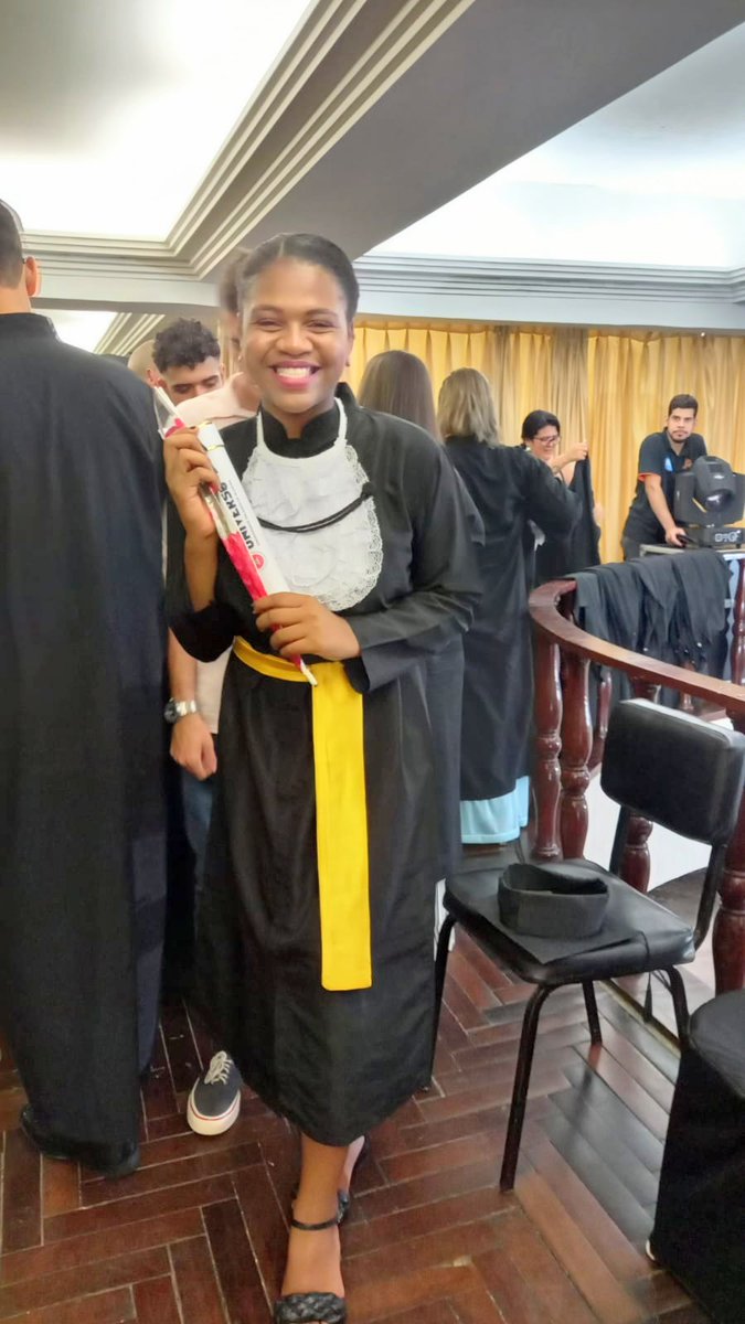 SusuAS7's tweet photo. Pode me chamar de DOUTORAAAA🎓❤
obrigada Jesus. https://t.co/407pbg7tB6
