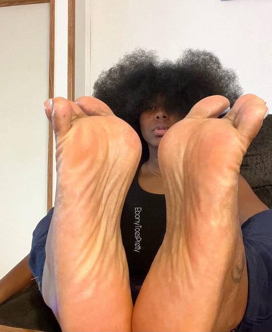#freethefro I heard the freaks come out at night 😈 I want to know what would you do to these toes and<a href="/tag/freethefro"class="tags">#freethefro</a>