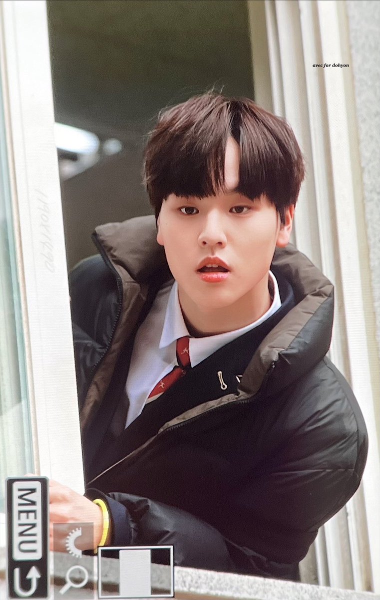 avec_ndh's tweet photo. 230210 한림예고 졸업식 

너구나 4반 이쁜이가

#남도현 #ナムドヒョン #dohyon #HnD https://t.co/O8NEVrhpGV
