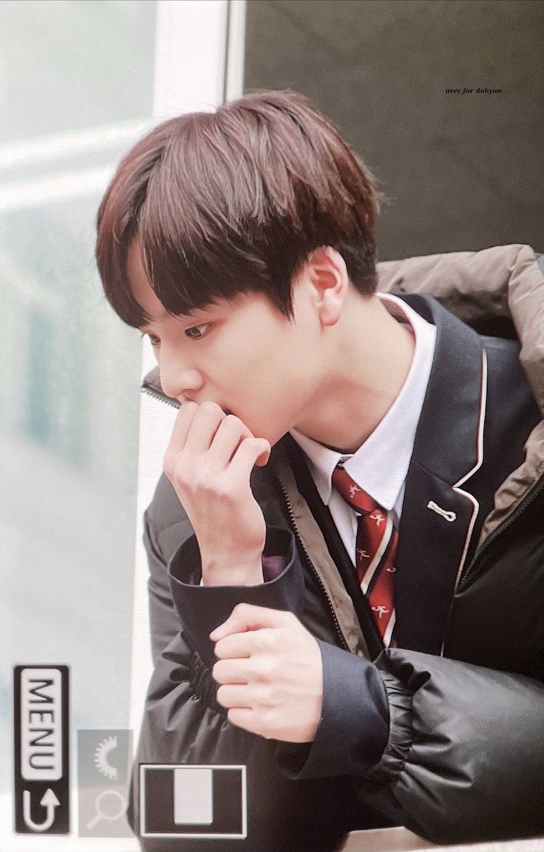 avec_ndh's tweet photo. 230210 한림예고 졸업식 

너구나 4반 이쁜이가

#남도현 #ナムドヒョン #dohyon #HnD https://t.co/O8NEVrhpGV