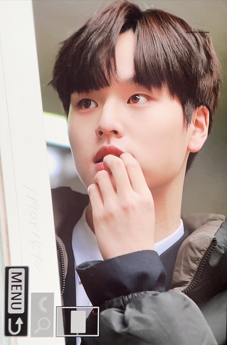 avec_ndh's tweet photo. 230210 한림예고 졸업식 

너구나 4반 이쁜이가

#남도현 #ナムドヒョン #dohyon #HnD https://t.co/O8NEVrhpGV